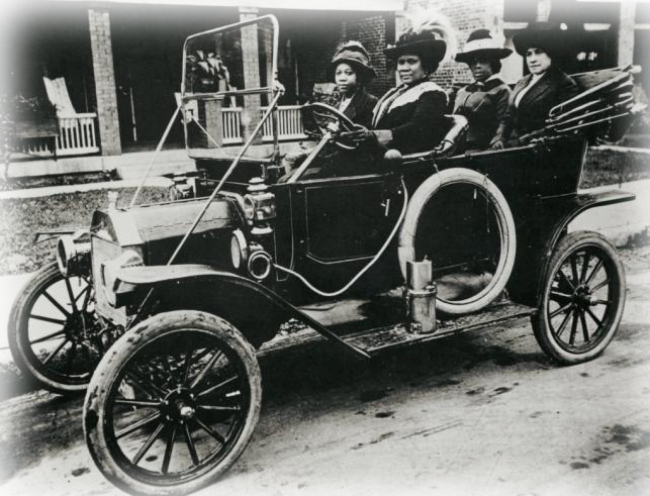 Madame CJ Walker driving a car with friends in 1911