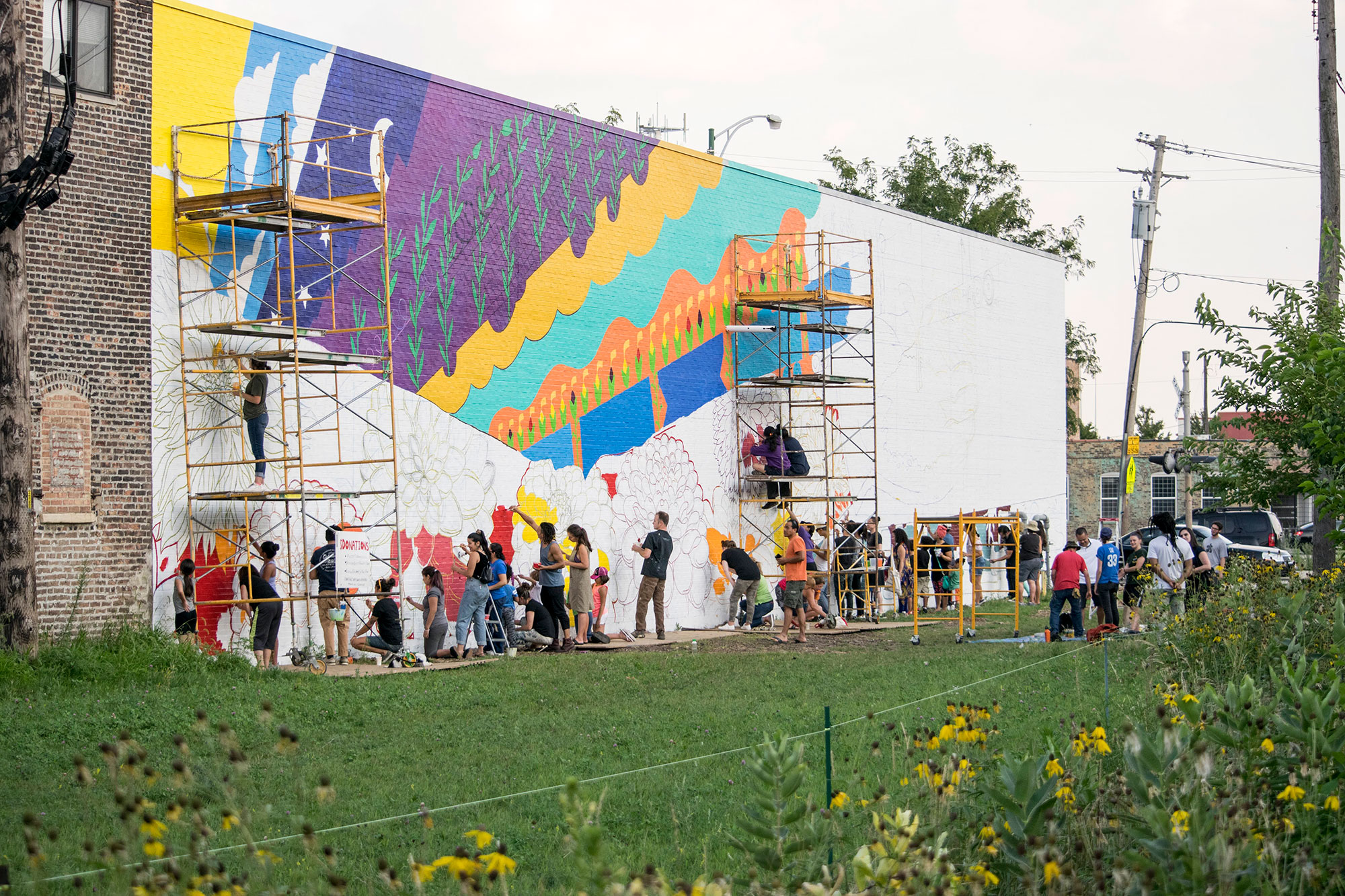 Residents painting a mural at El Paseo Community Garden in Chicago. The garden is protected by a nonprofit called NeighborSpace, with funding from the city. Photo: El Paseo Community Garden